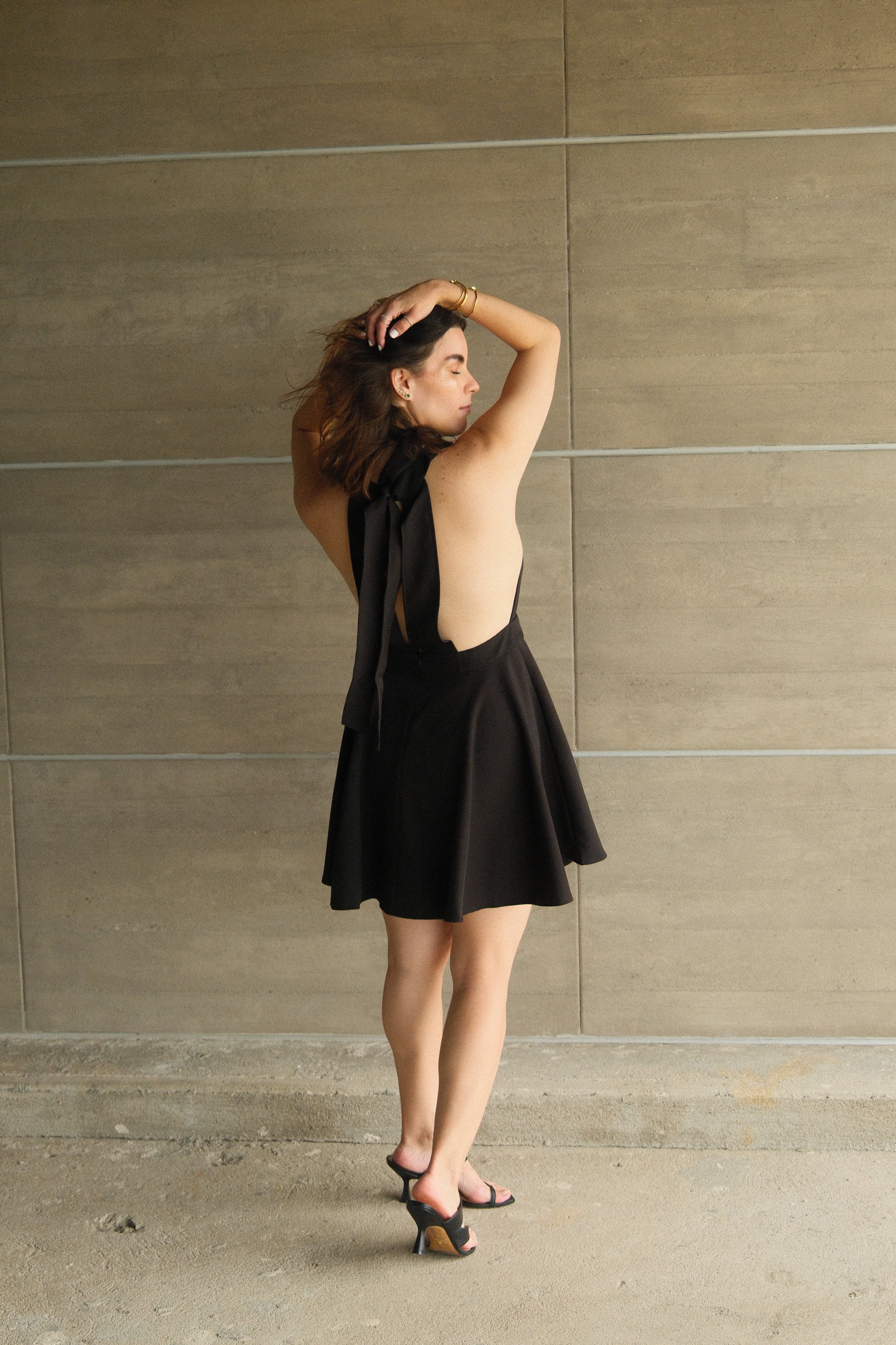 Tova Vestido Mini Negro Espalda Descubierta