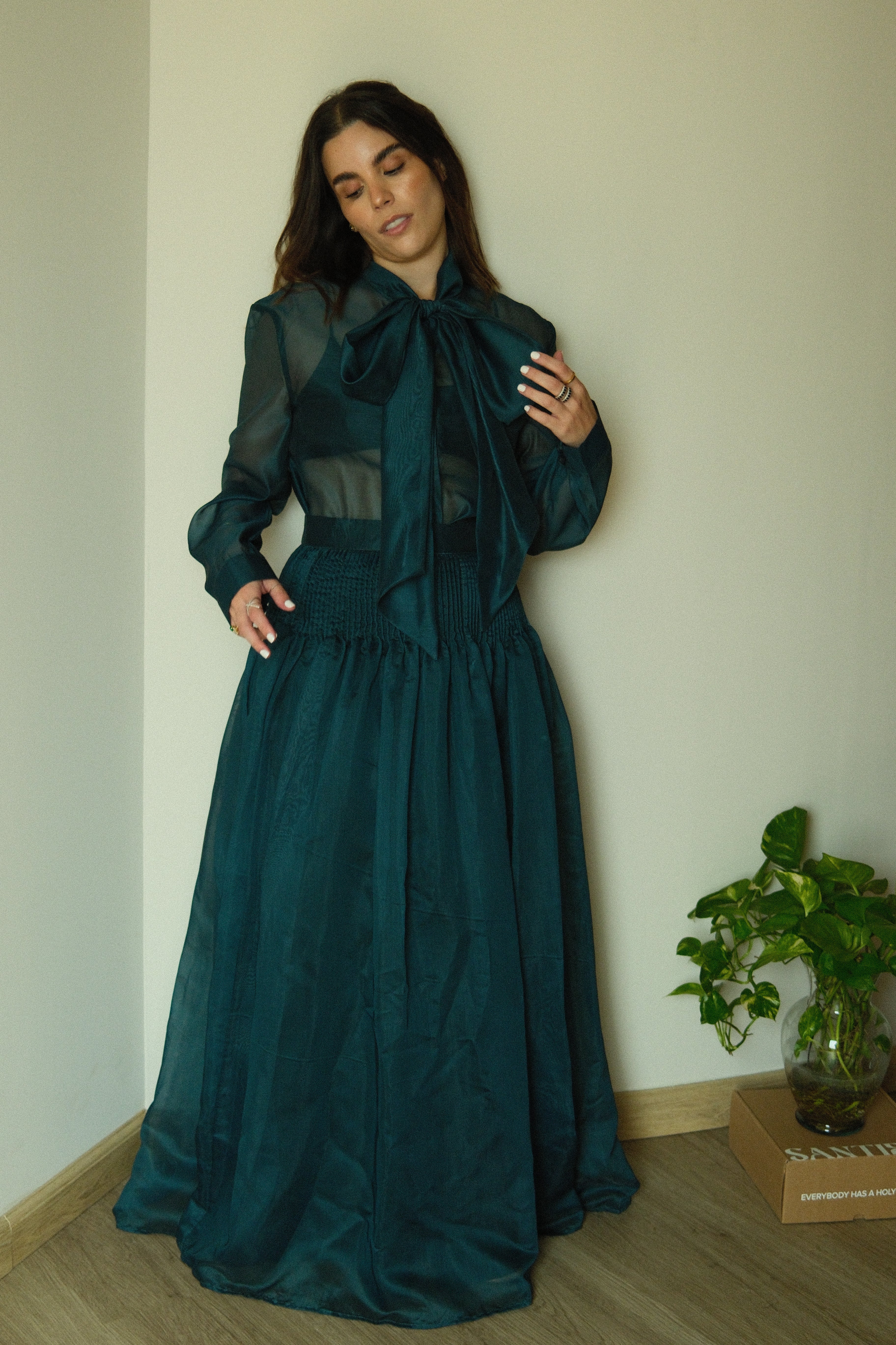 Zoé Conjunto Verde Oscuro Blusa y Falda con Lazo