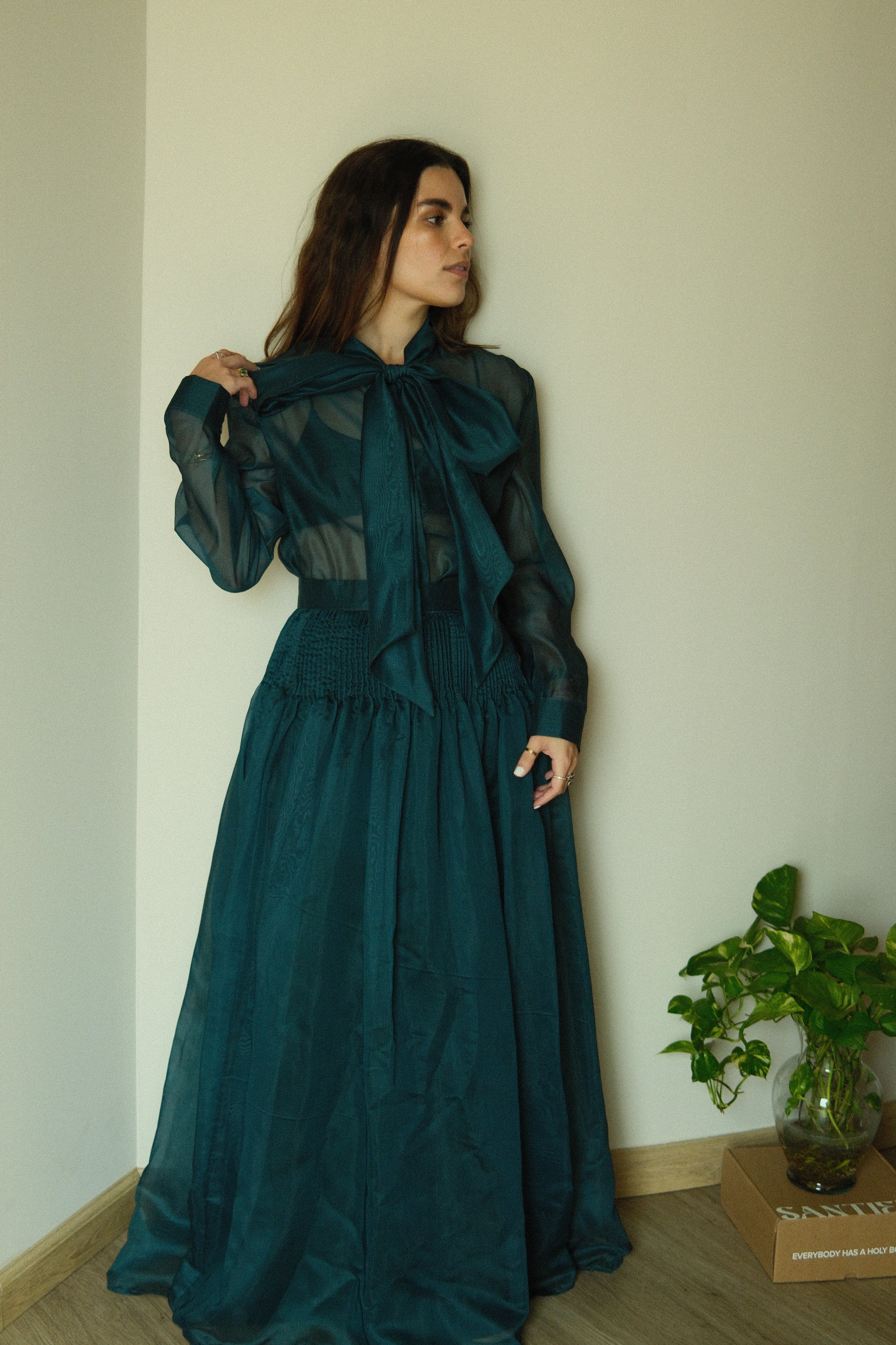 Zoé Conjunto Verde Oscuro Blusa y Falda con Lazo