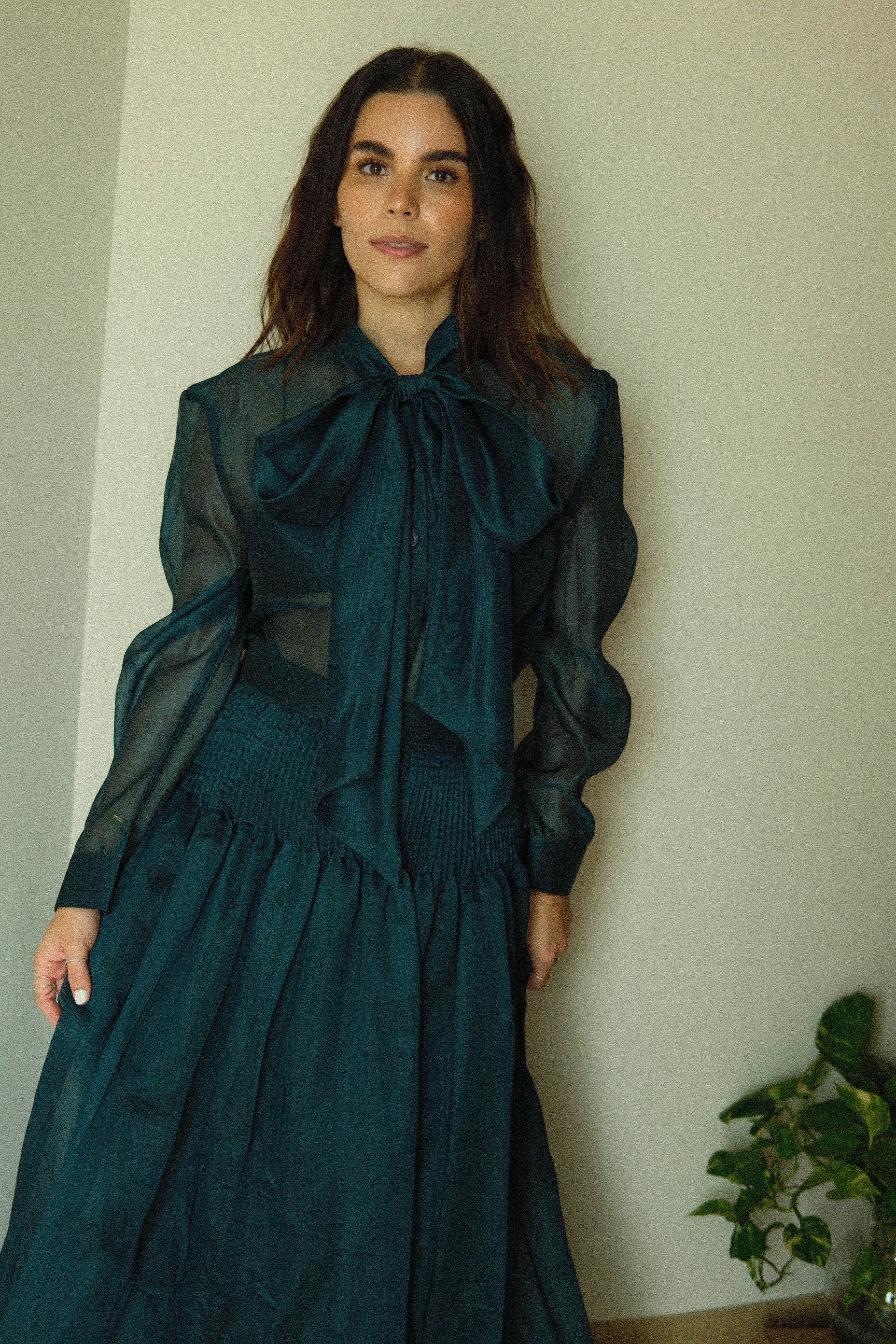 Zoé Conjunto Verde Oscuro Blusa y Falda con Lazo