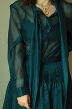 Zoé Conjunto Verde Oscuro Blusa y Falda con Lazo