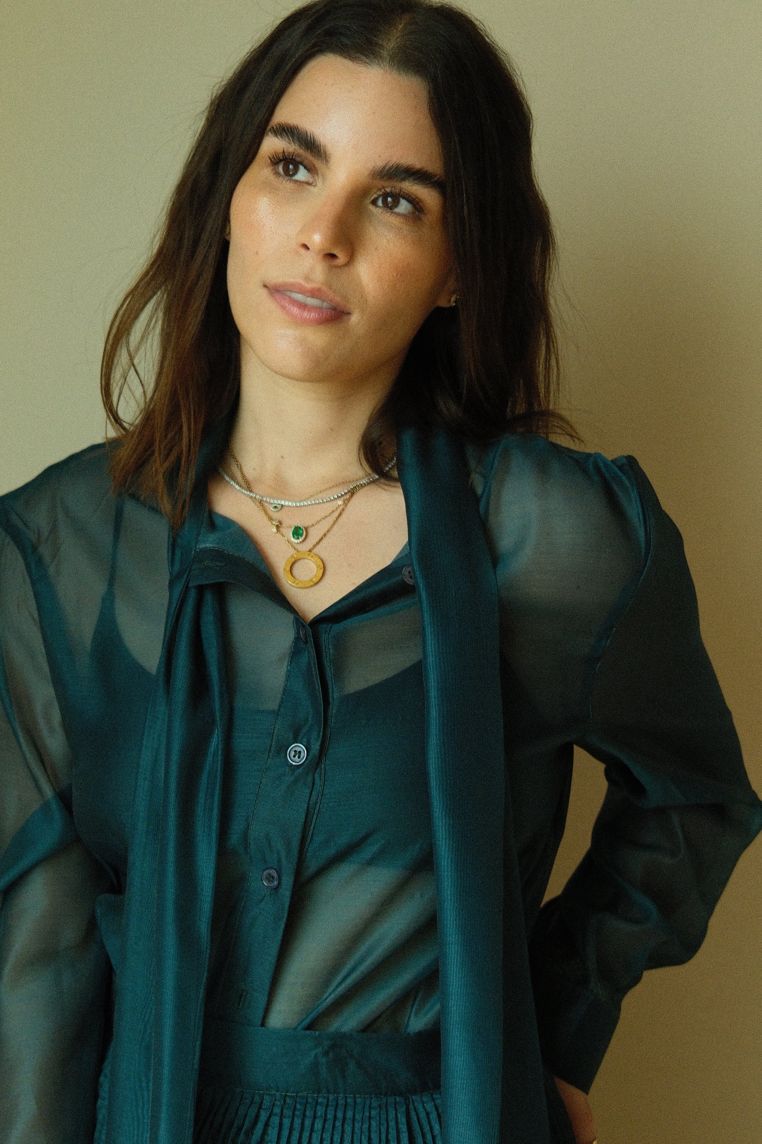 Zoé Conjunto Verde Oscuro Blusa y Falda con Lazo