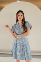Alana Vestido Camisero Floreado Azul con Cinturón