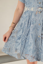 Alana Vestido Camisero Floreado Azul con Cinturón