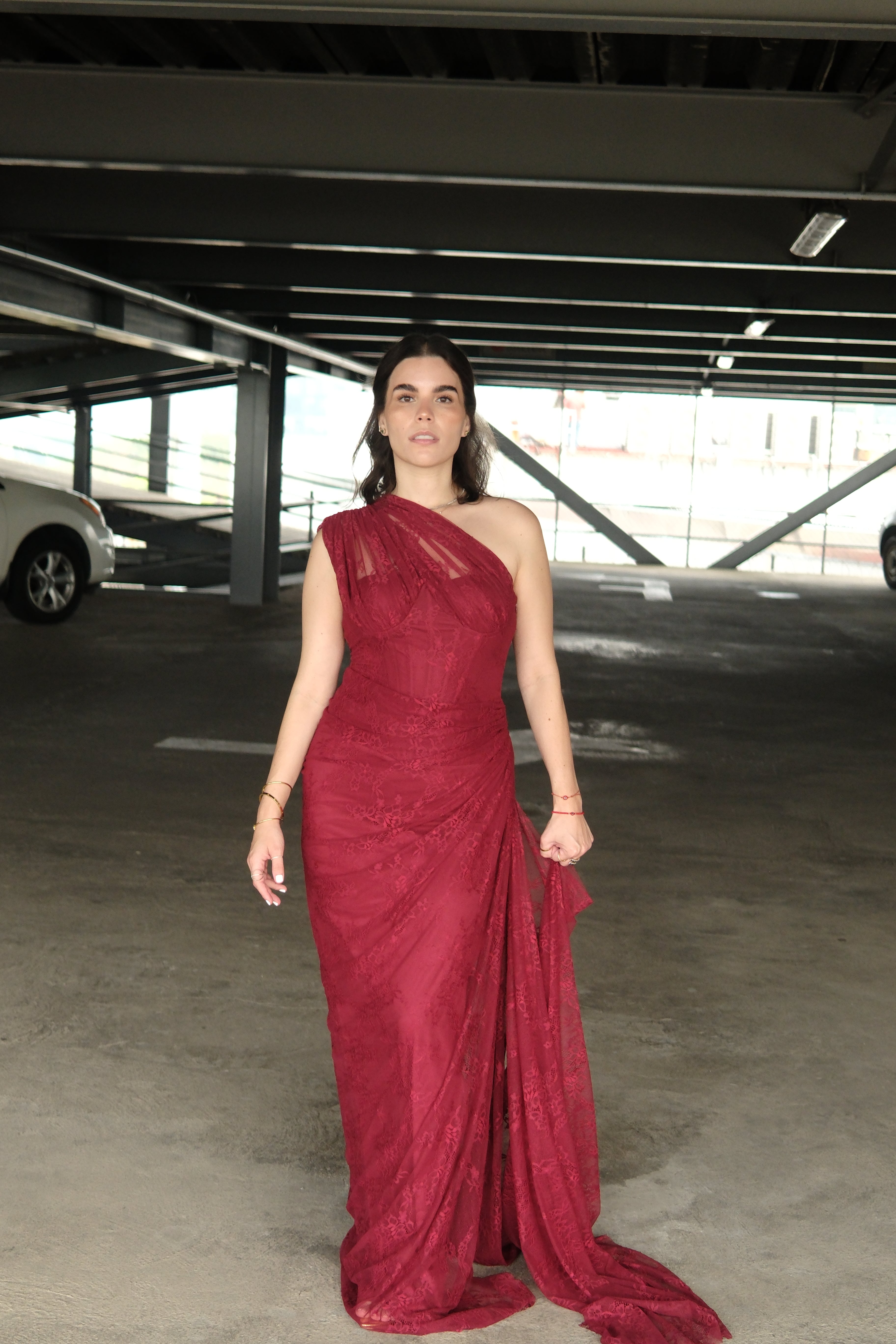 Stefania Vestido Largo Rojo con Encaje Floral