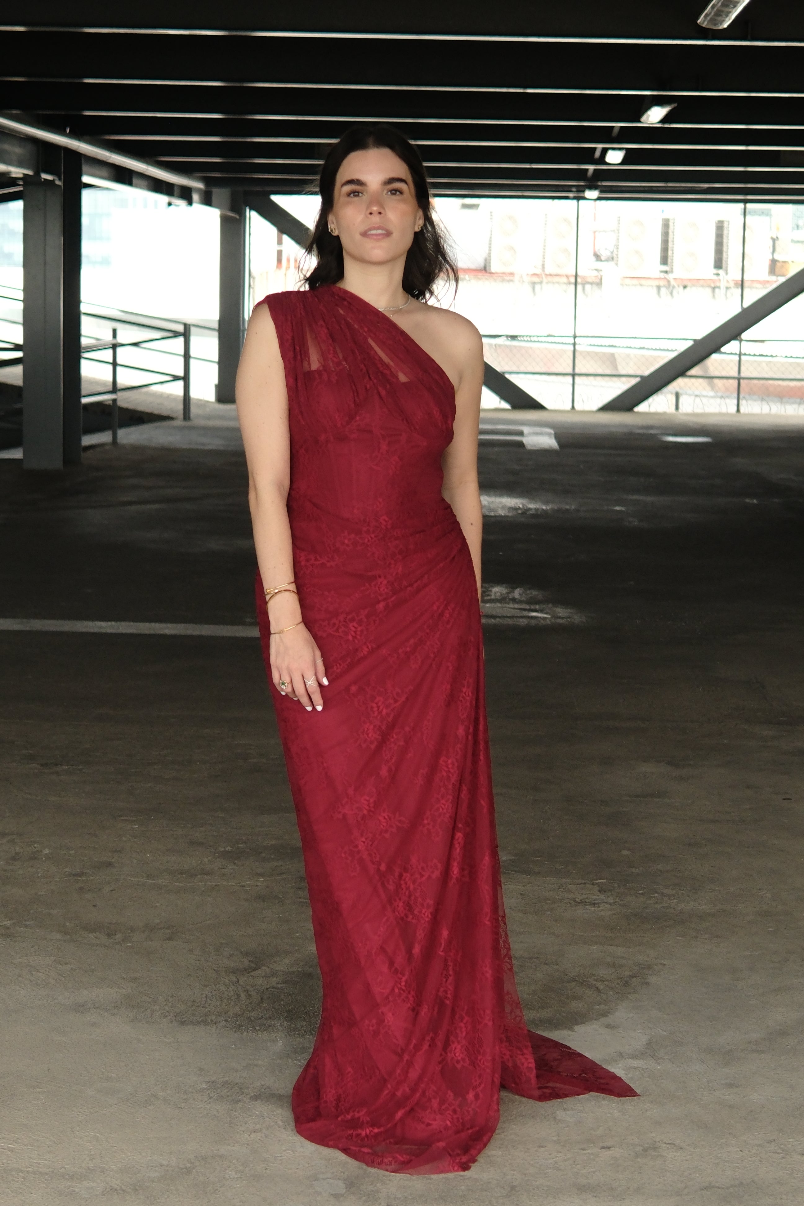 Stefania Vestido Largo Rojo con Encaje Floral