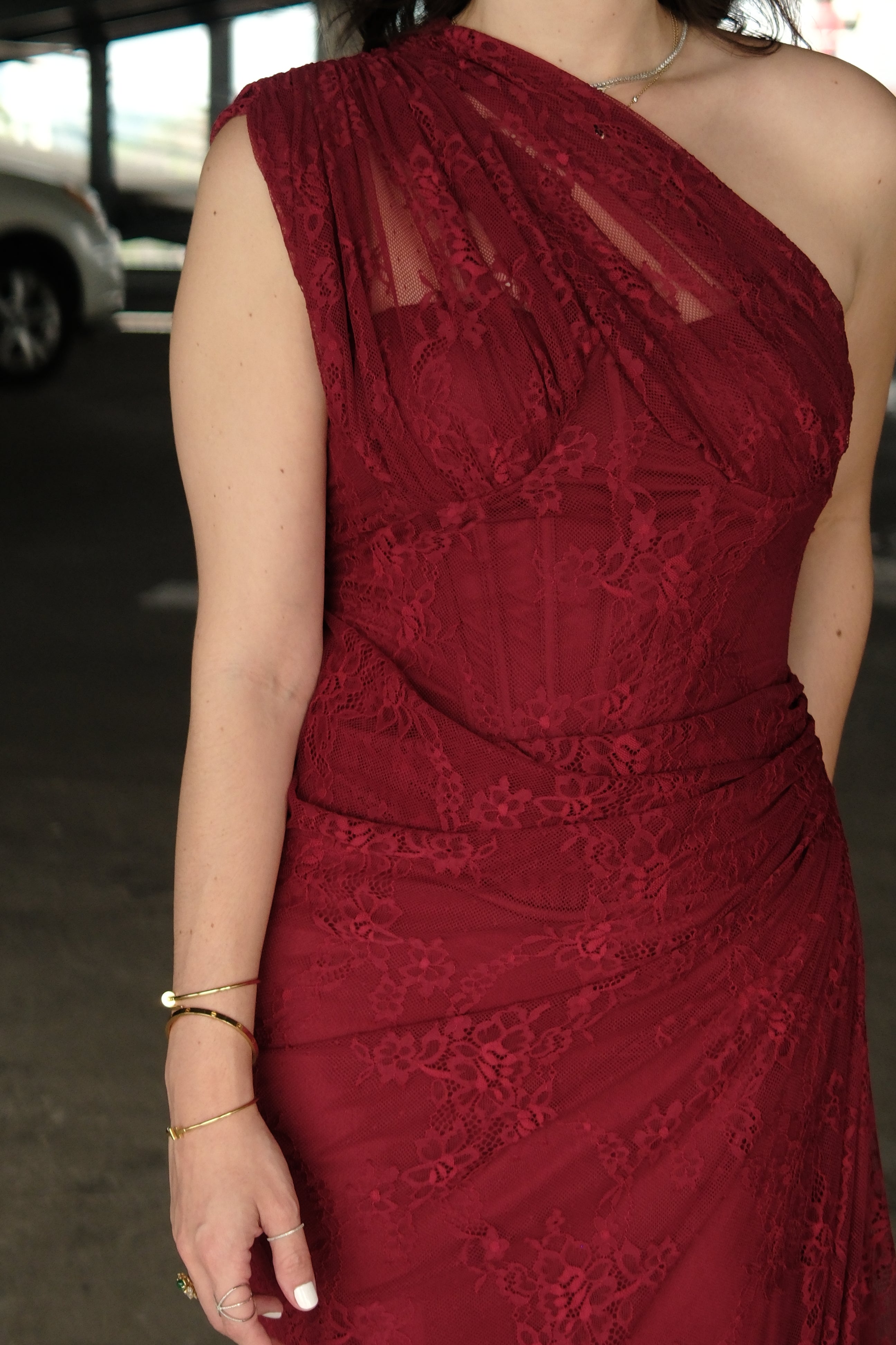 Stefania Vestido Largo Rojo con Encaje Floral