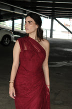 Stefania Vestido Largo Rojo con Encaje Floral