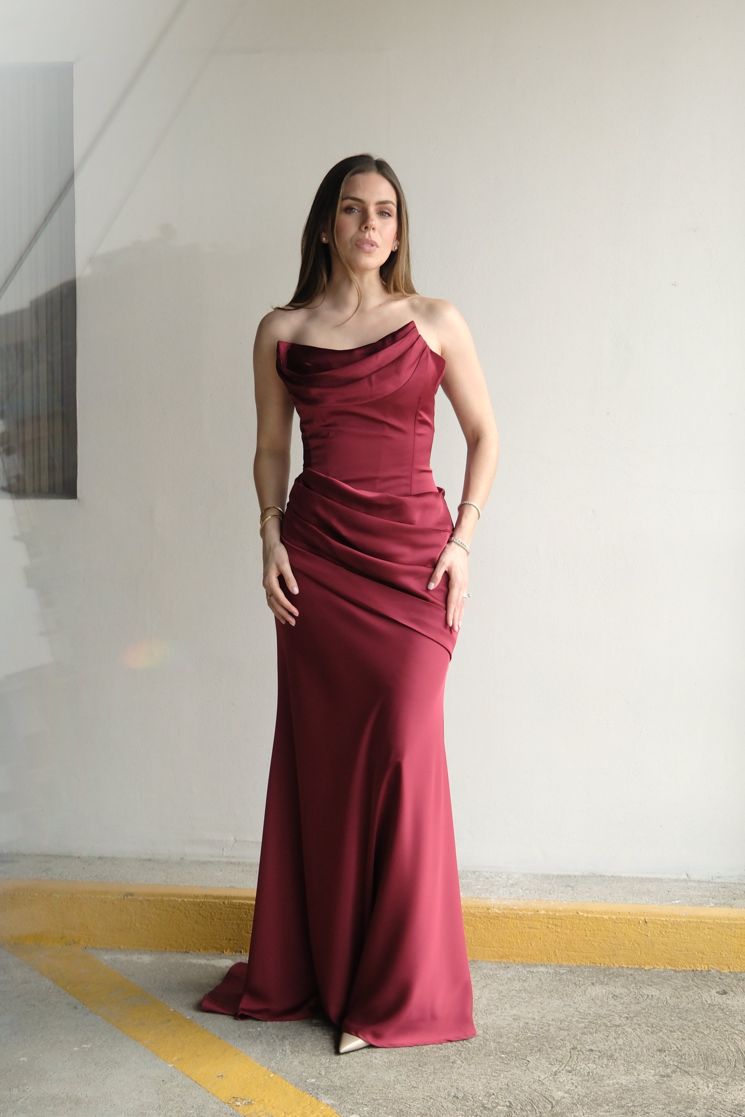 Marilou Vestido Largo Vino Satinado