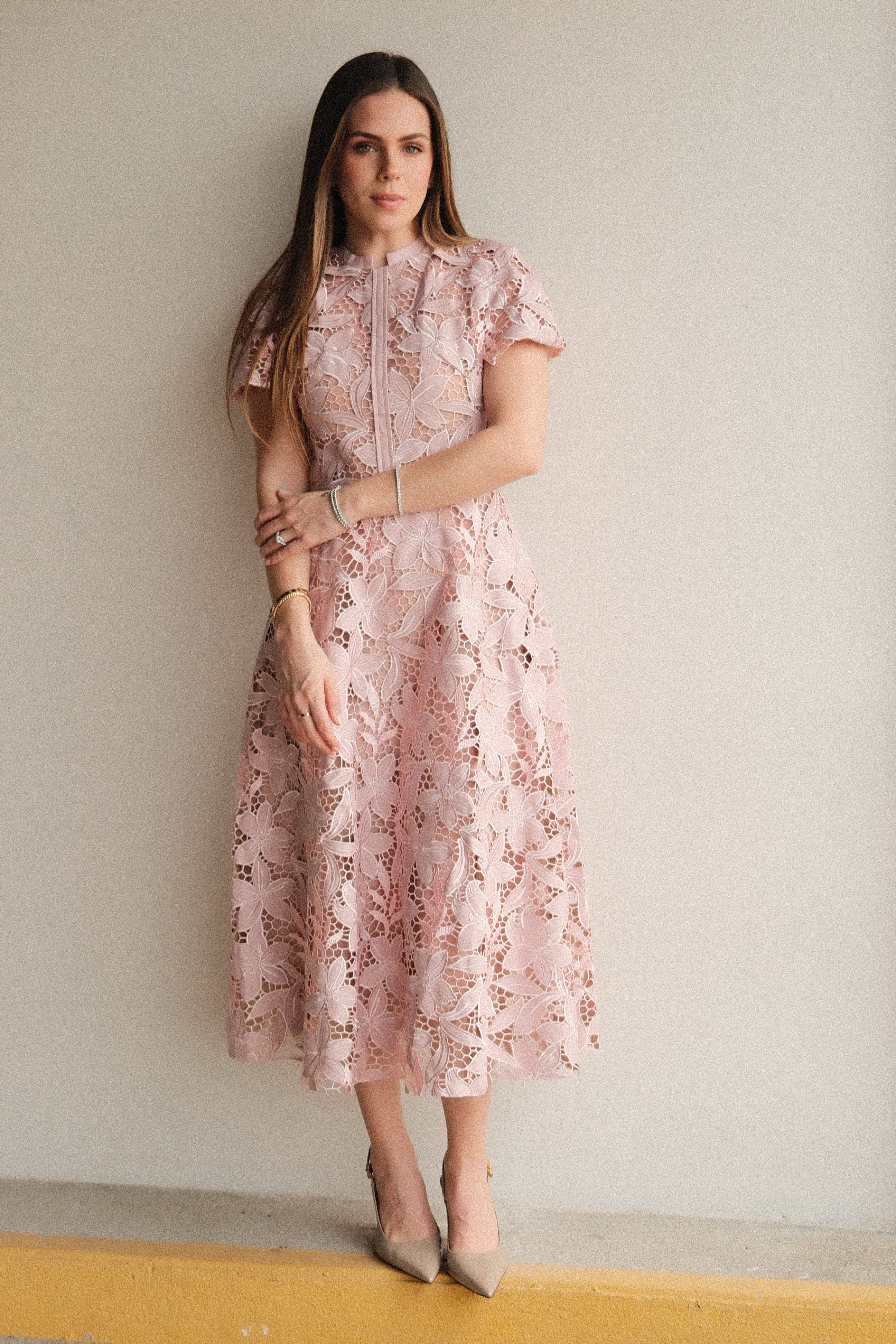 Vérane Vestido Midi Rosa con Encaje Floral