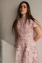 Vérane Vestido Midi Rosa con Encaje Floral