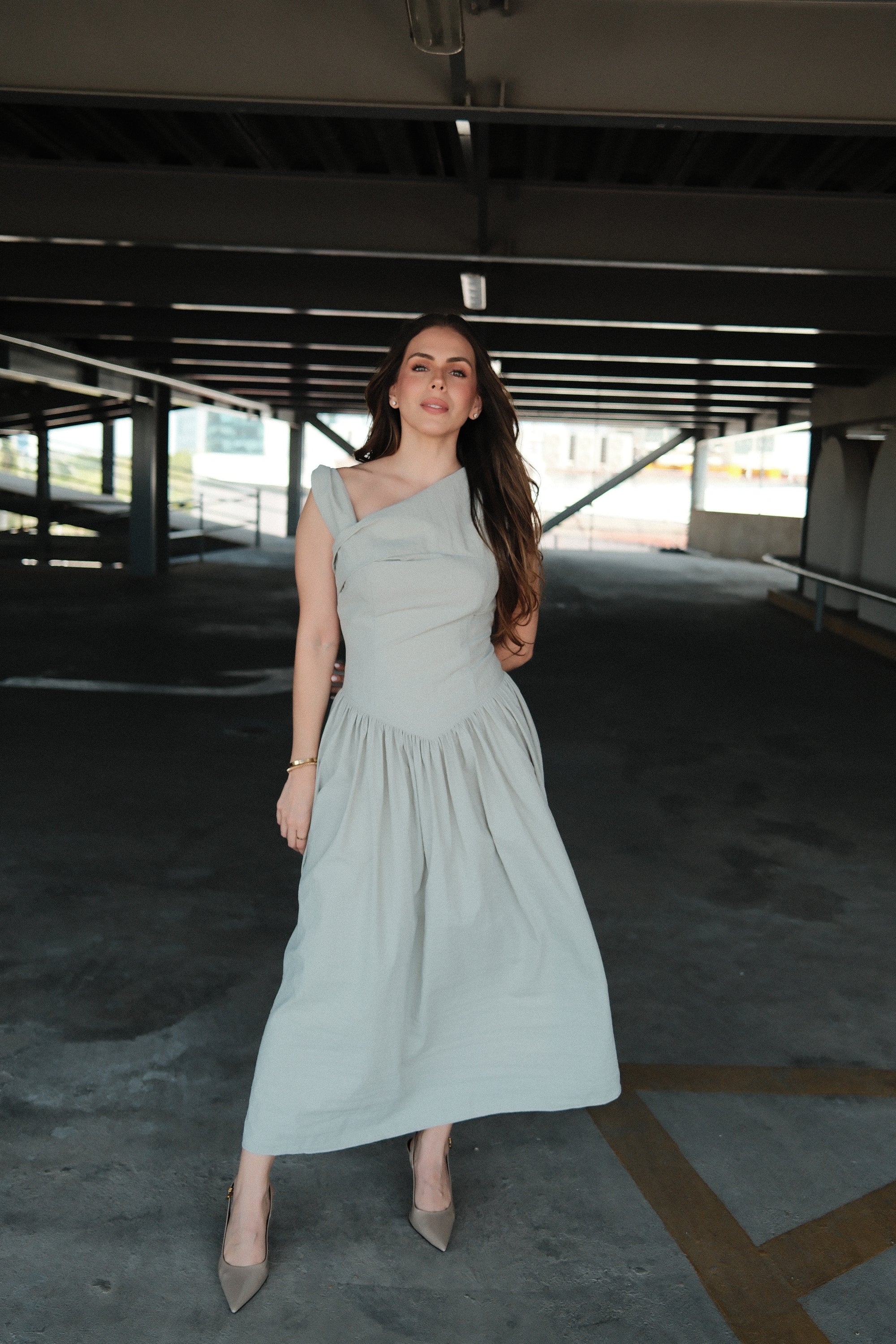 Thorne Vestido Midi Verdoso Asimétrico
