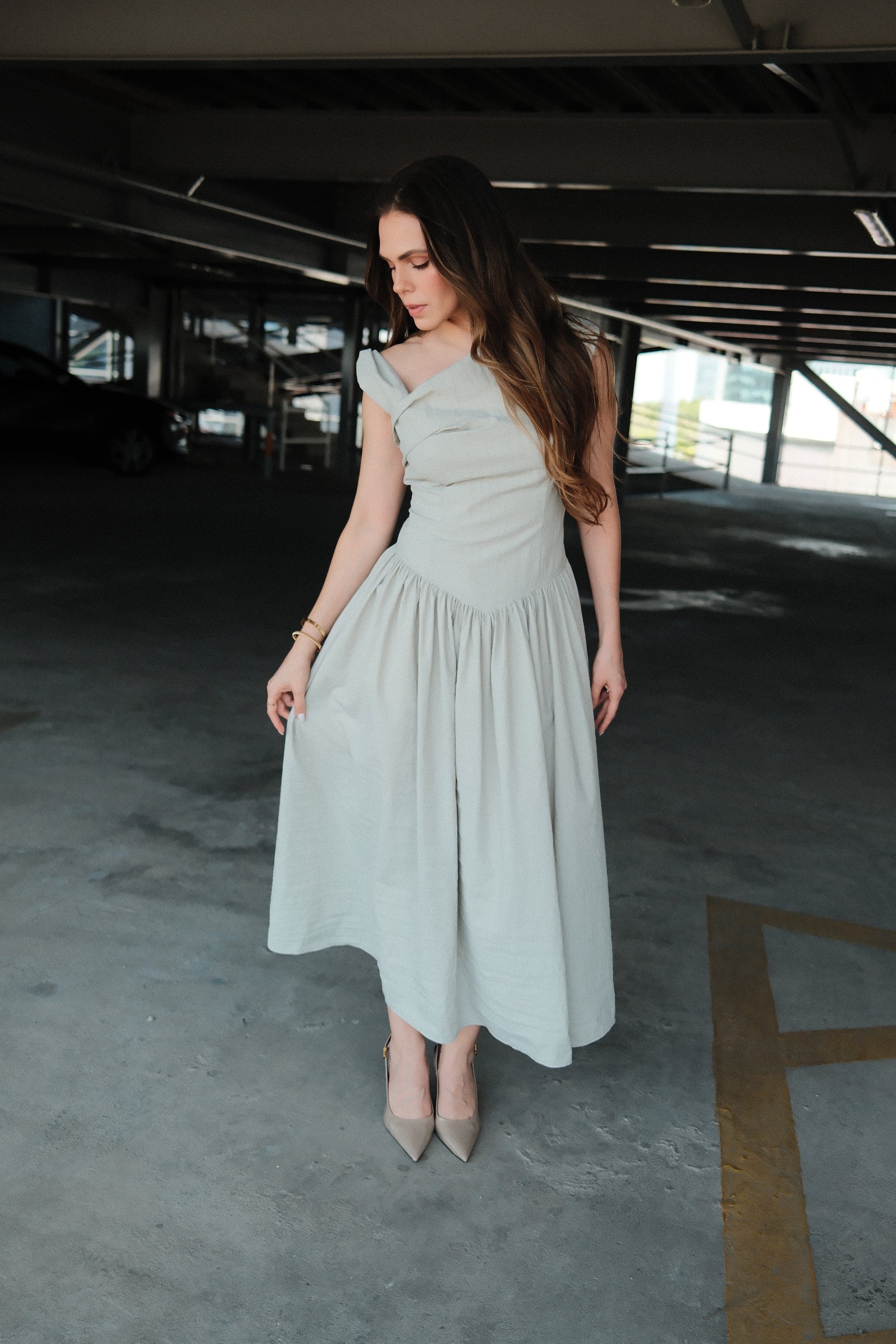 Thorne Vestido Midi Verdoso Asimétrico