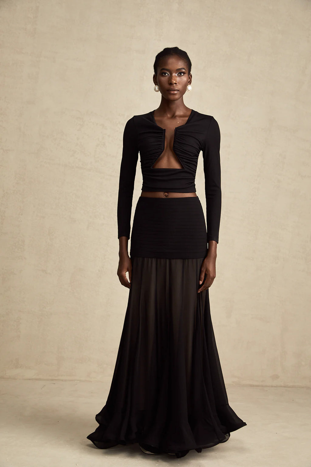 Anais Top negro manga larga con escote