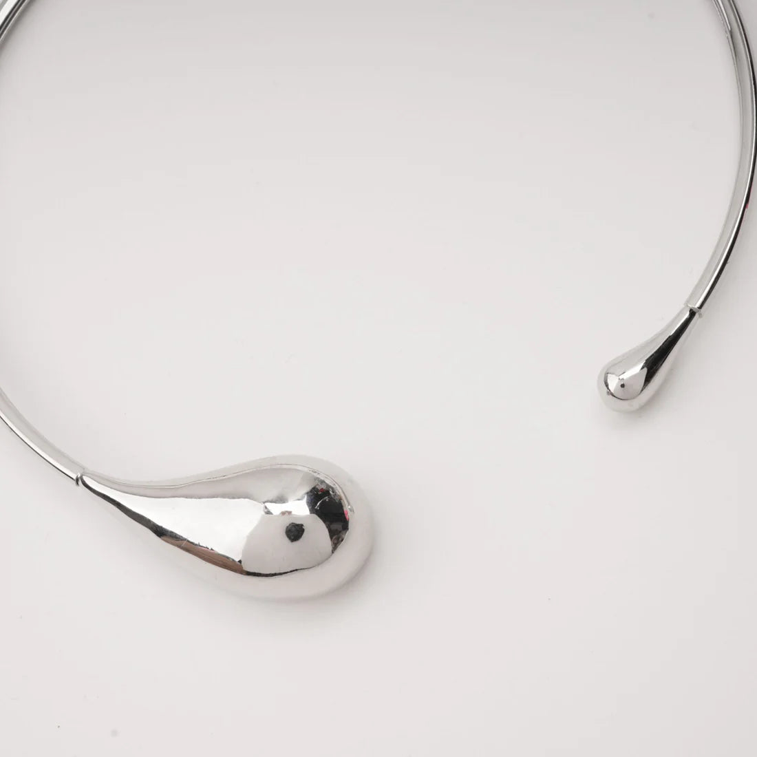 Axelle drop necklace