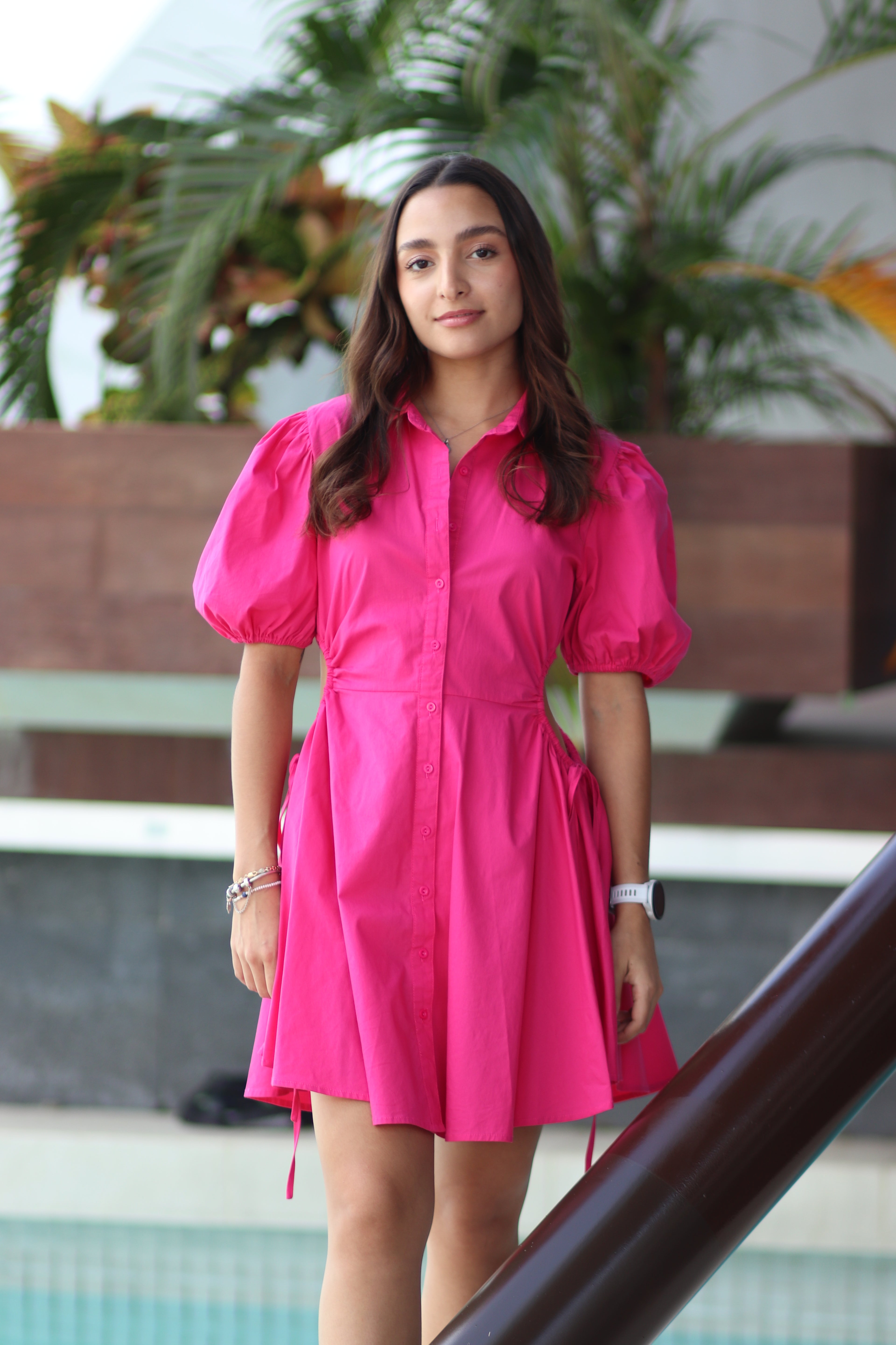 VESTIDO CORTO ROSA CUT OUT