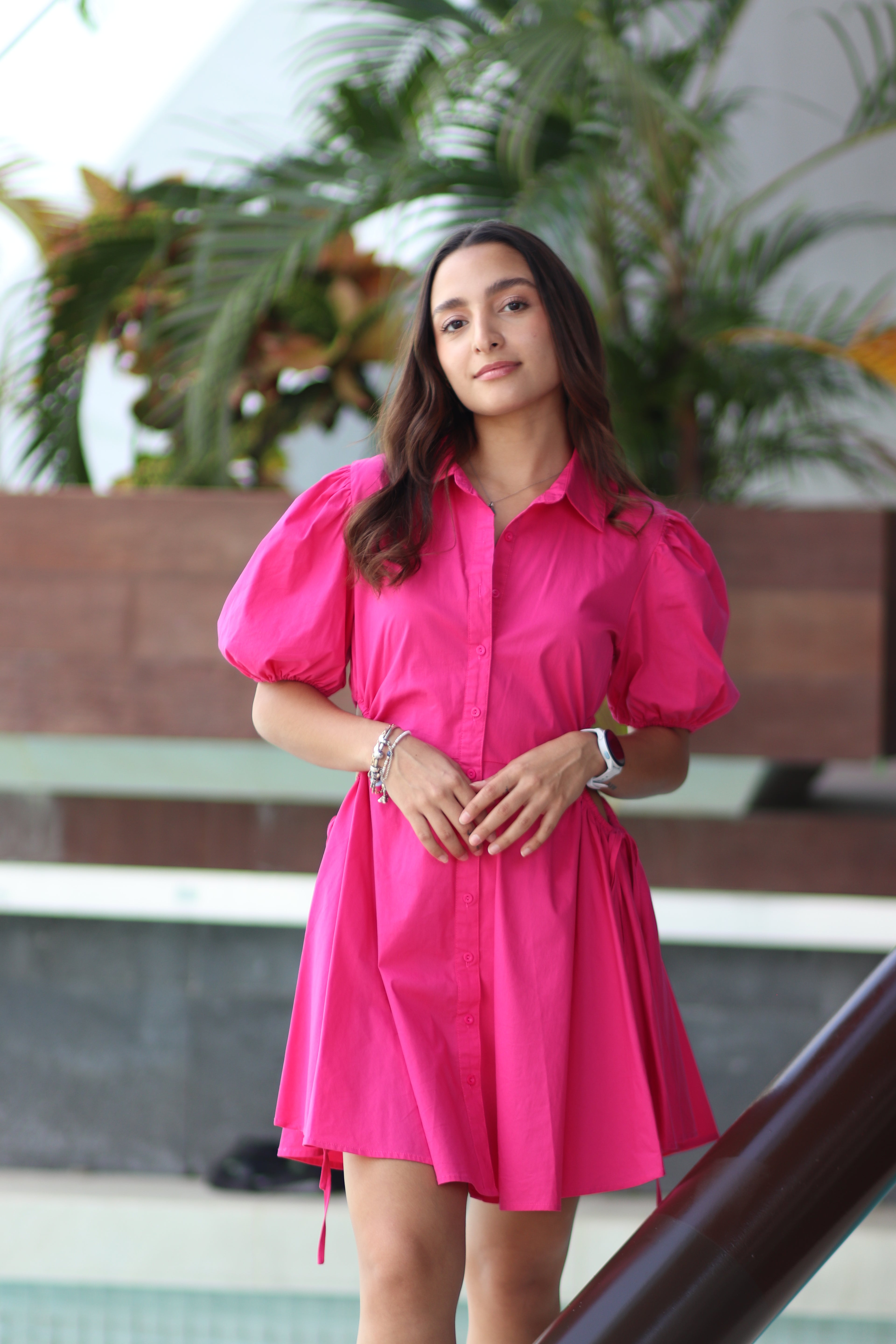 VESTIDO CORTO ROSA CUT OUT