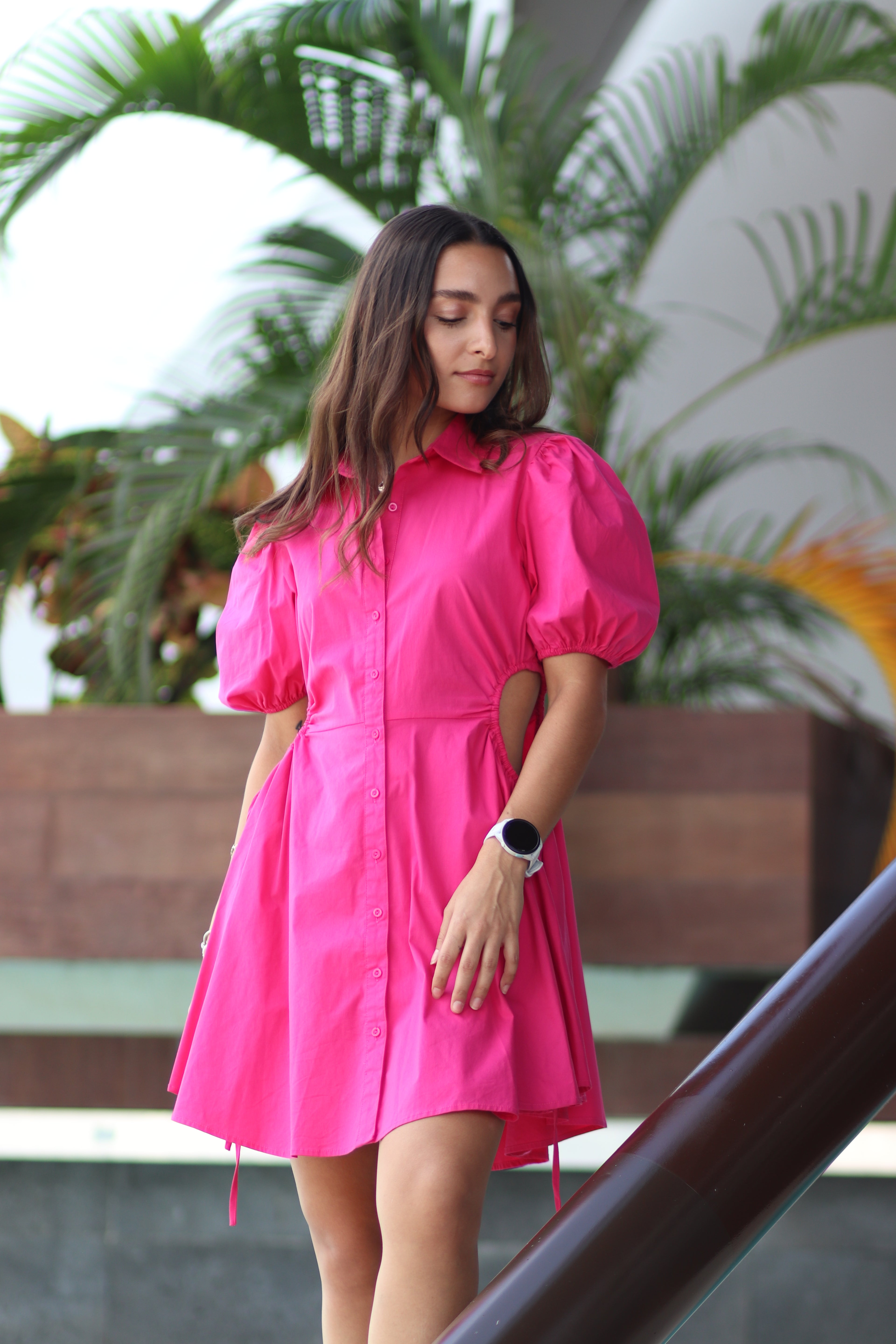 VESTIDO CORTO ROSA CUT OUT