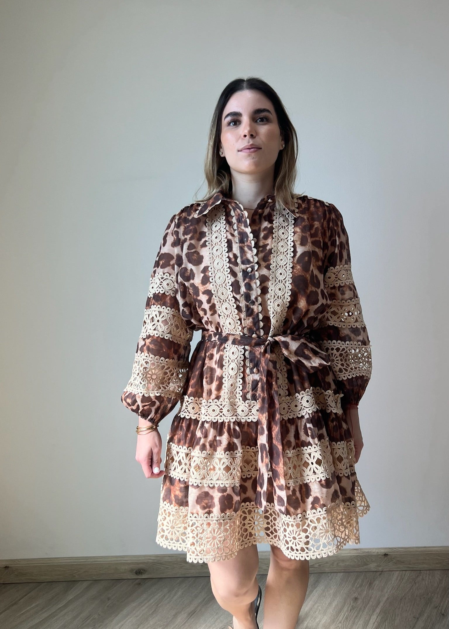 Léonor leopardo cut-out mini vestido